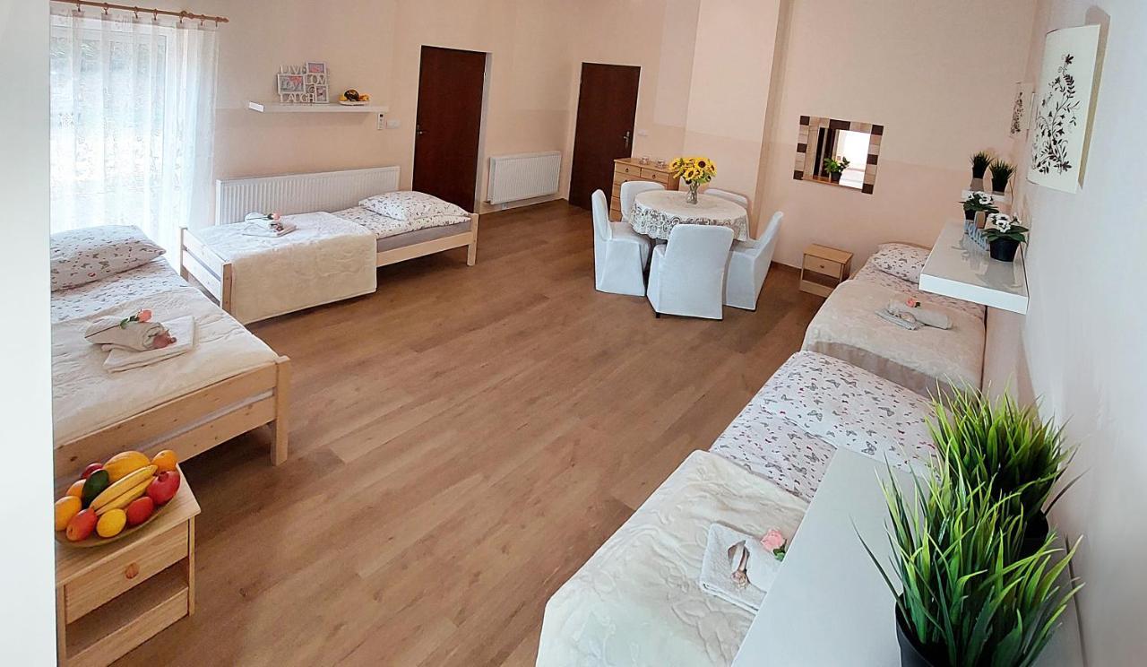 Apartamenty Gorki Male Tuszyn Exterior photo