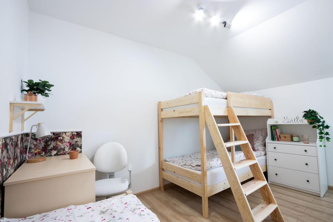 Apartamenty Gorki Male Tuszyn Exterior photo